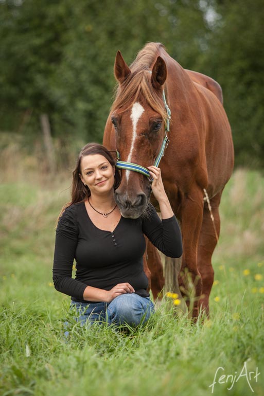 Shooting Der Pferde Opi Und Seine Zwei Frauen Fenjart Menschenfotografie Hundefotografie Pferdefotografie Fenjart Com