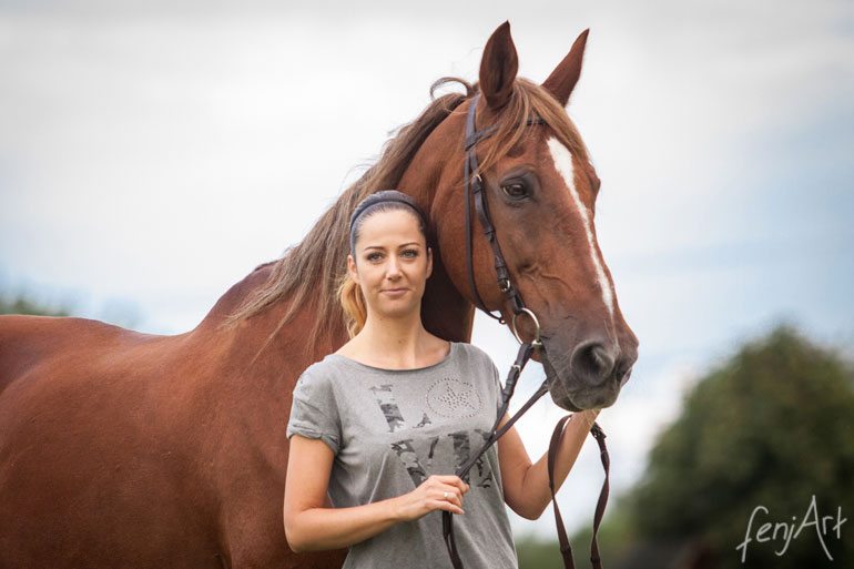 Shooting Der Pferde Opi Und Seine Zwei Frauen Fenjart Menschenfotografie Hundefotografie Pferdefotografie Fenjart Com